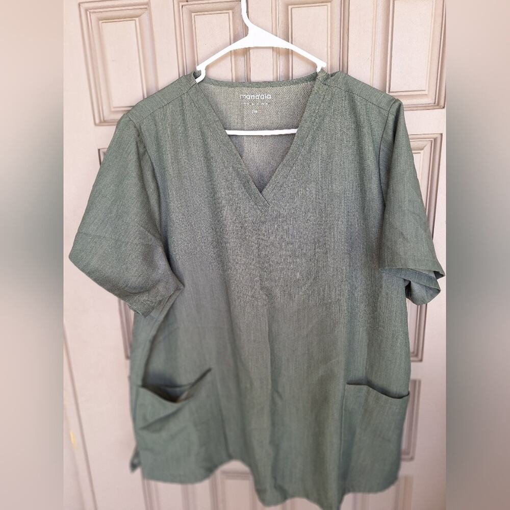 Plus Size Figs Green Scrub Top Sz2XL